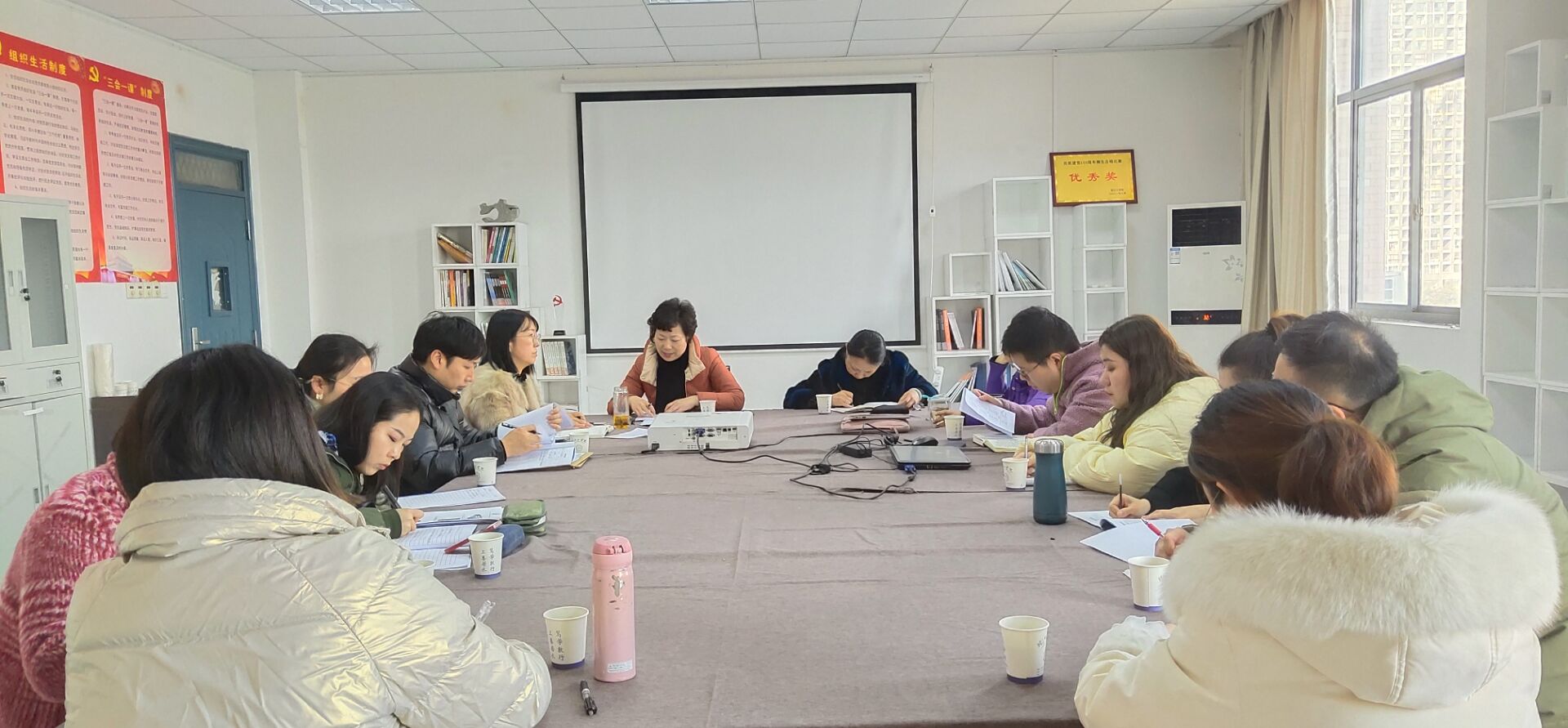 <strong>艺术设计学院组织学习十九届六中全会精神宣讲报告会</strong>