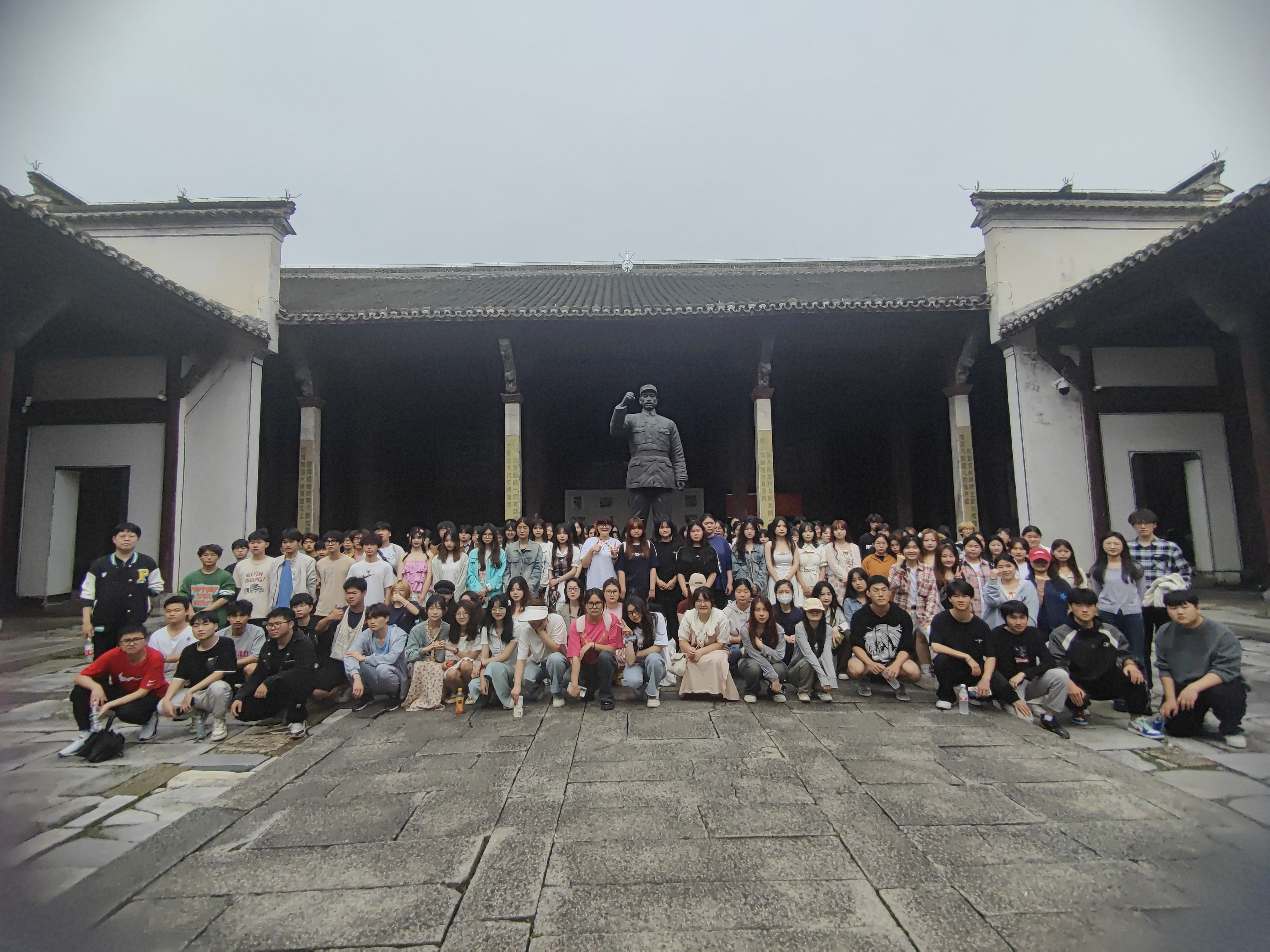 <strong>百年古村寻美景    一笔一画绘青春 ——艺术设计学院数字媒体艺术与产品设计专业写生纪实</strong>