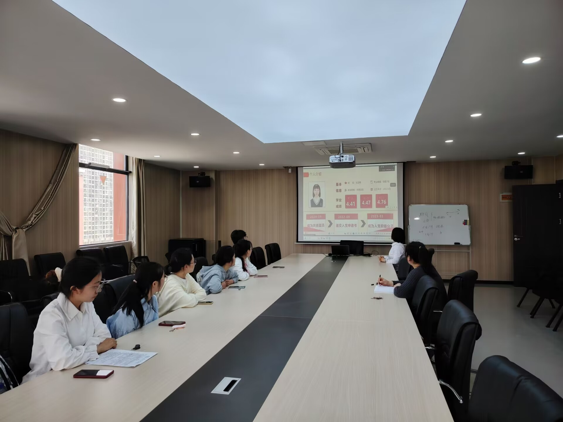 beat365唯一官网财经学院开展第十一期发展对象陈述答辩会