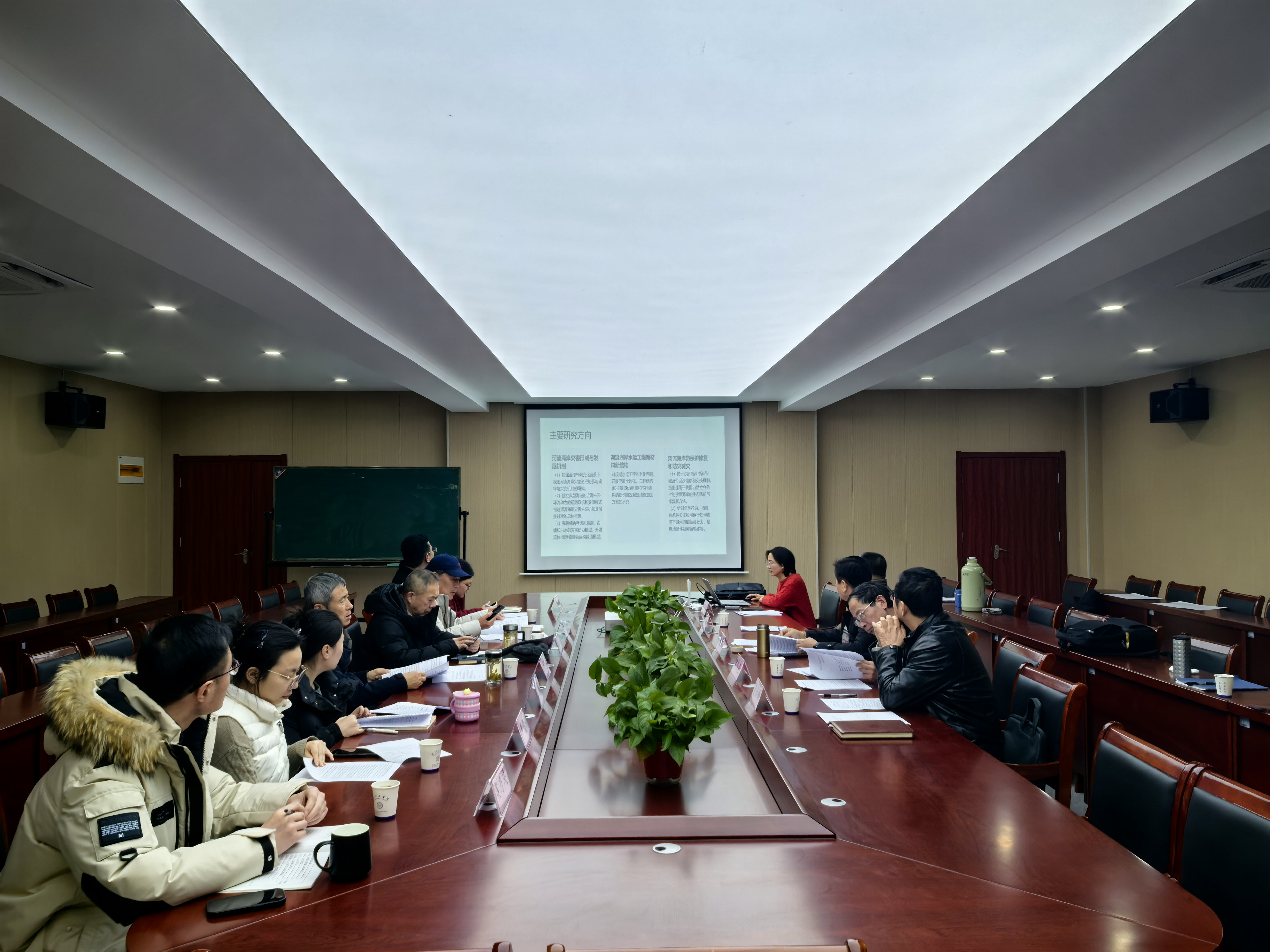 <strong>beat365唯一官网水运工程及河流海岸水动力研究所建设方案论证会在水利工程学院顺利举行</strong>