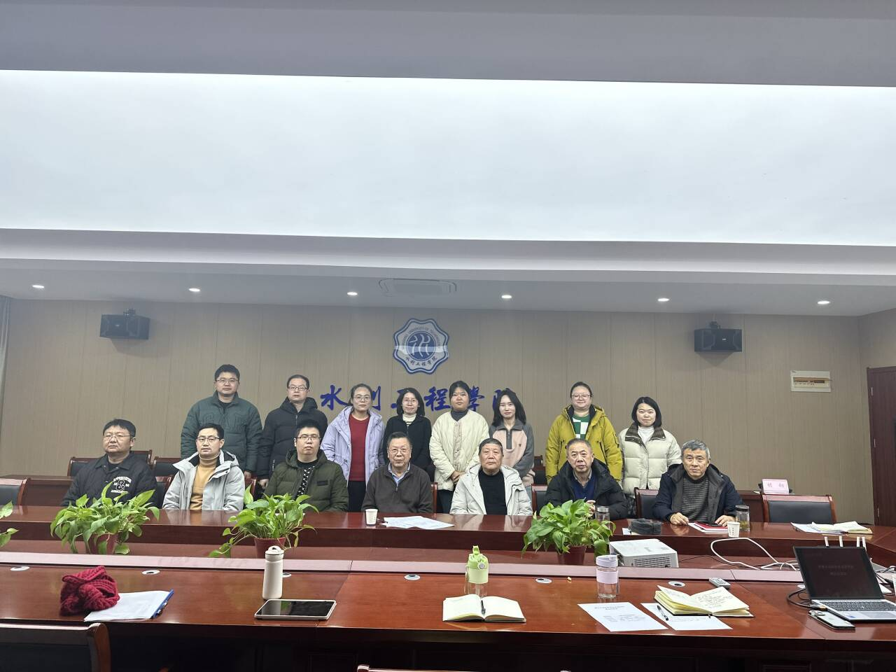 <strong>beat365唯一官网智慧水利科学技术研究所建设论证会成功召开</strong>