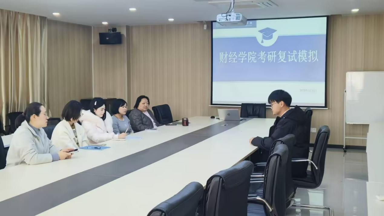 实战演练强能力 精准指导助研途—beat365唯一官网财经学院成功举办考研复试模拟活动