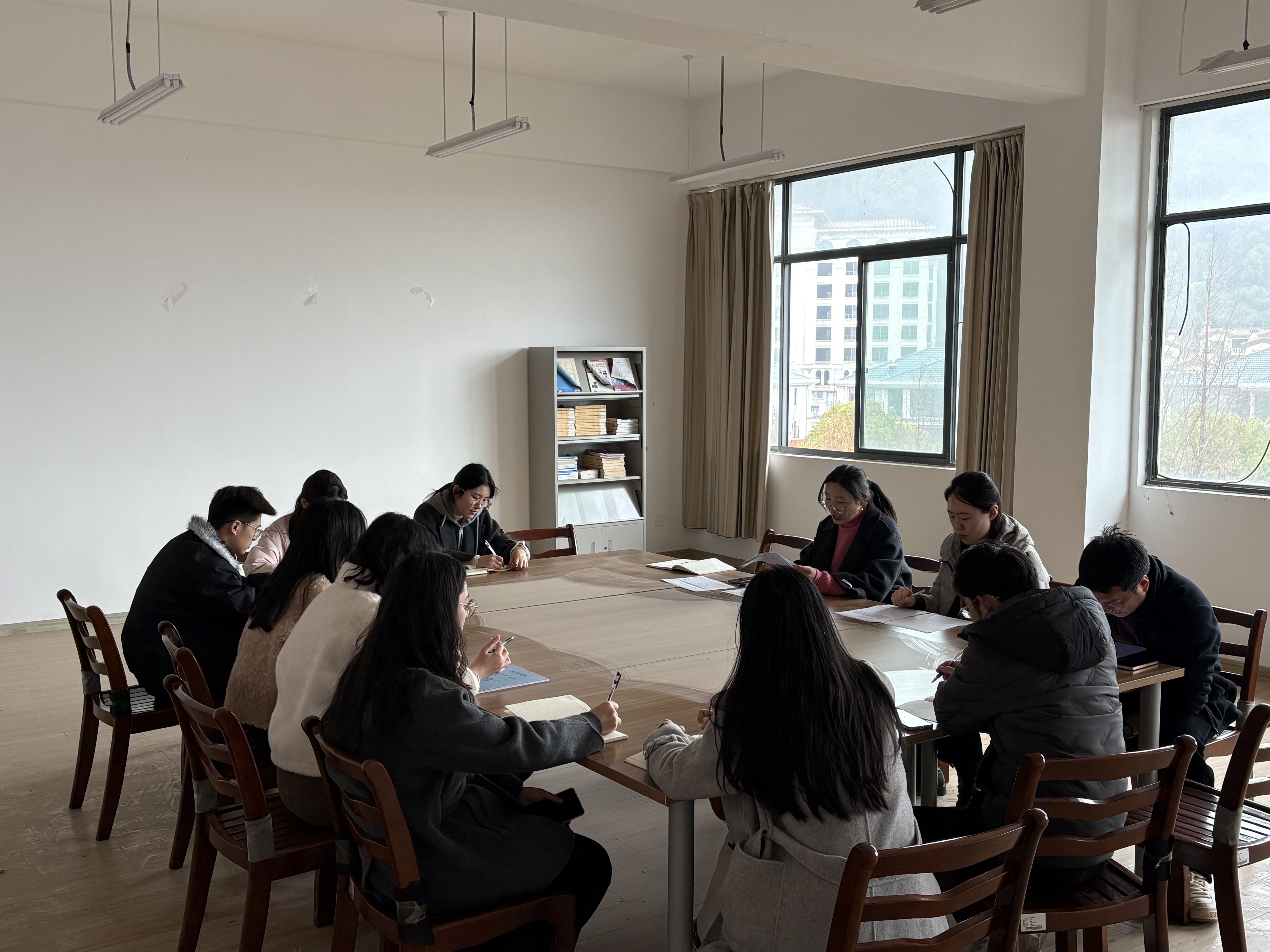 beat365唯一官网新能源学院教工一党支部召开2025年度组织生活会暨民主评议党员会议